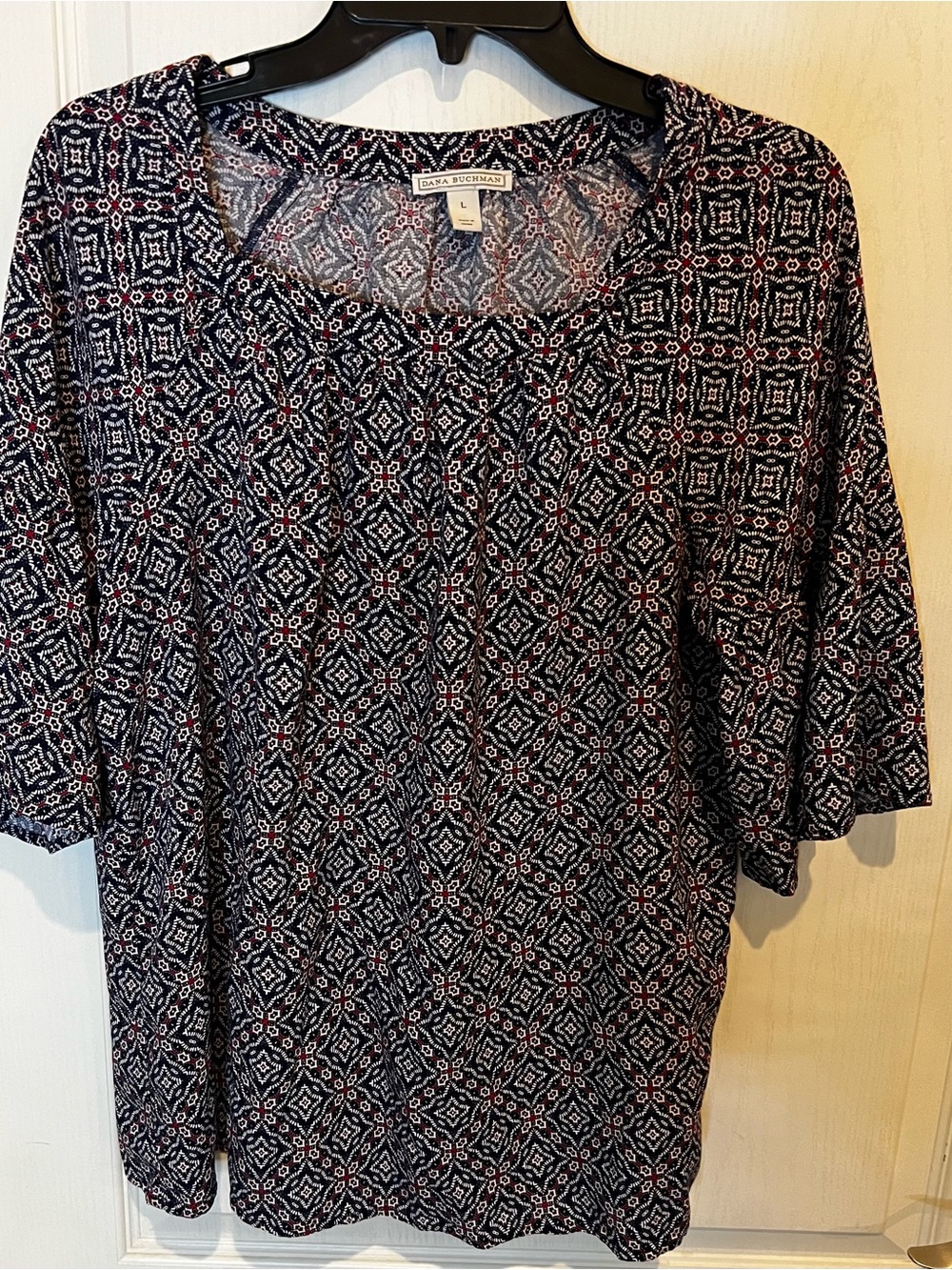 Dana Buchman Navy and White Geometric Scoop Neck Blouse